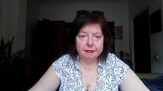 Snapshot of Violet_Pulse chatting on April 22, 2026, 8:39 am Violet Pulse online show from April 22, 2026, 8:39 am
