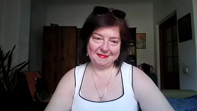 Snapshot of Violet_Pulse chatting on April 28, 2026, 1:16 pm Violet Pulse online show from April 28, 2026, 1:16 pm