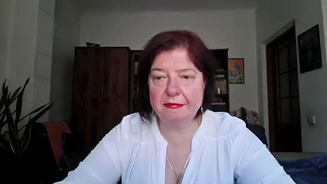 Snapshot of Violet_Pulse chatting on May 4, 2026, 8:21 am Violet Pulse online show from May 4, 2026, 8:21 am