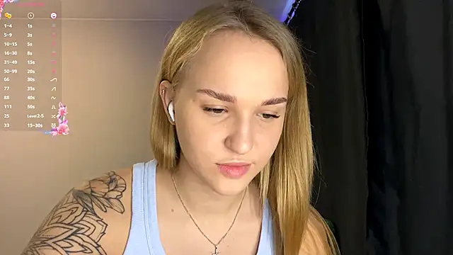 TanekaBoitel online show from October 4, 2025, 10:13 am