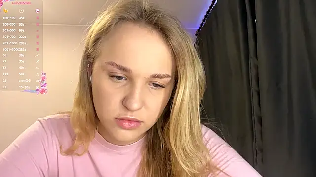 TanekaBoitel online show from October 12, 2025, 10:14 am