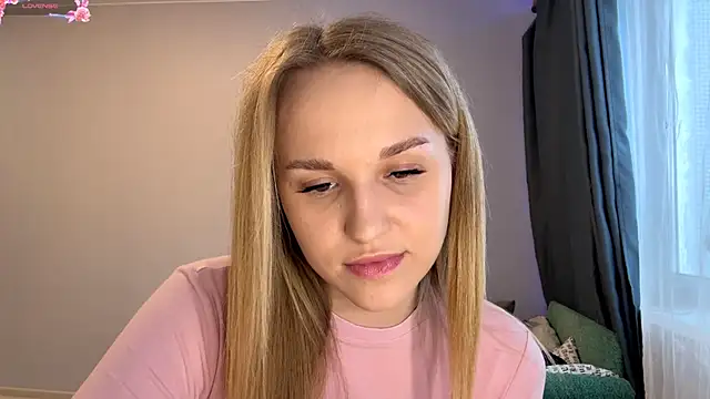 TanekaBoitel online show from November 27, 2025, 12:18 pm