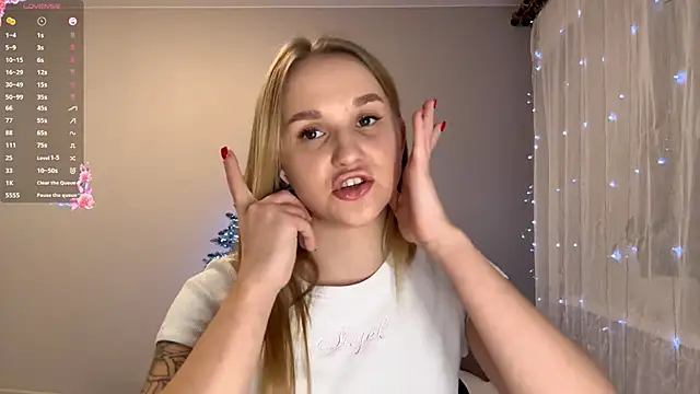 TanekaBoitel online show from December 15, 2025, 3:16 pm