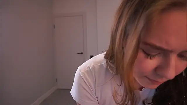 AdrianaCoenen online show from September 23, 2025, 6:33 pm