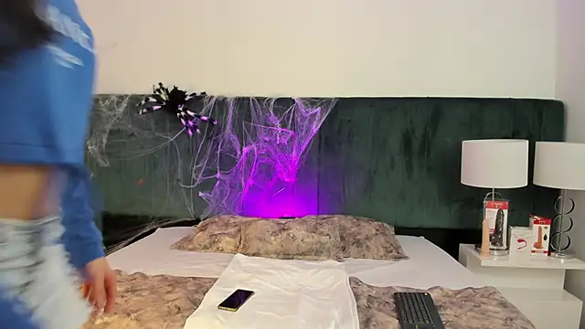 VanessaParis   online show from October 26, 2025, 8:37 pm