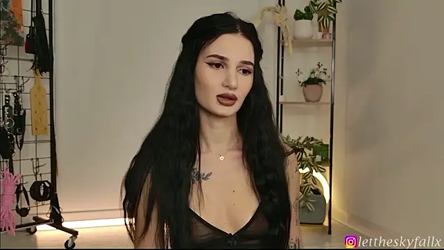 lettheskyfallx online show from March 18, 2026, 11:19 pm