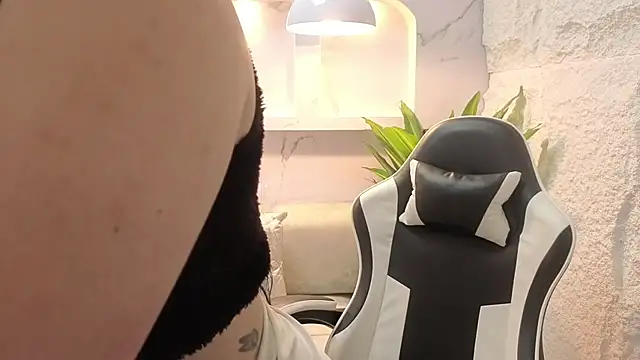 scarlett smith tp online show from November 20, 2025, 12:49 pm