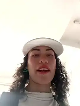 oblivionlove online show from November 22, 2025, 5:12 pm