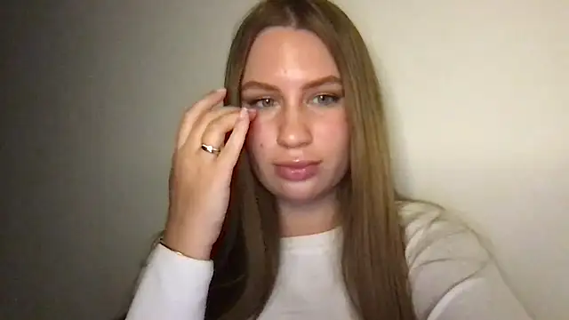 goodgirl2332 online show from September 23, 2025, 8:56 pm