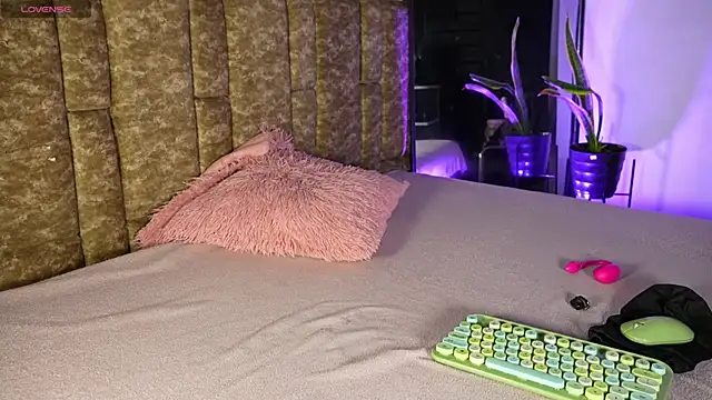 Missdionne curly online show from April 13, 2026, 11:27 am