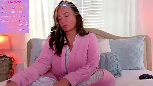 STIFFLERSMOMM online show from October 31, 2025, 2:18 pm