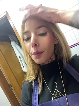 MoniUribe online show from October 14, 2025, 4:57 am