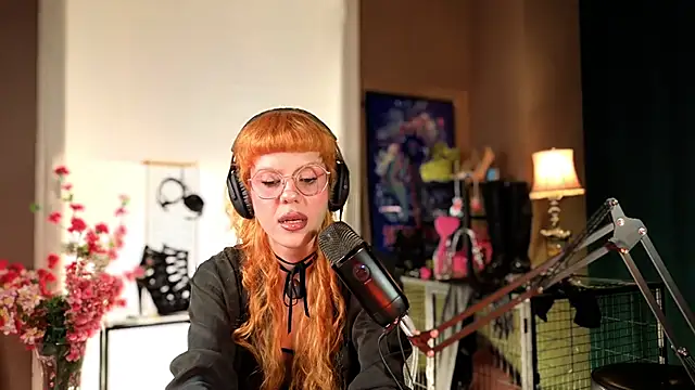 tacodeluxxxe online show from May 10, 2026, 12:27 am