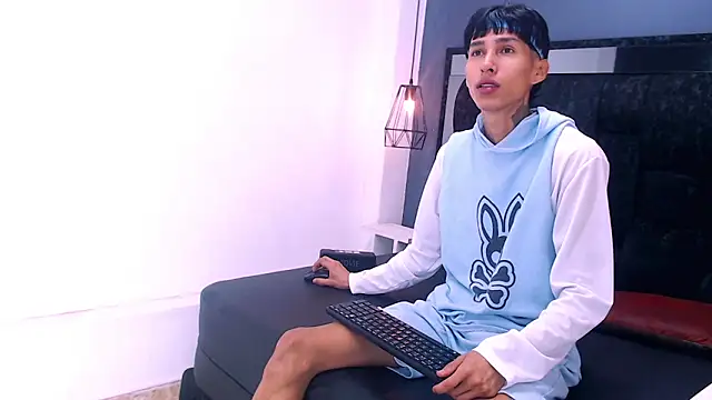 Snapshot of Daniel_delux_ chatting on October 30, 2025, 12:17 pm Daniel delux online show from October 30, 2025, 12:17 pm