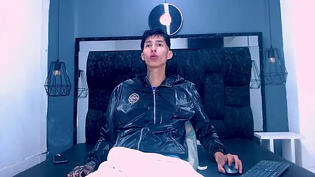 Snapshot of Daniel_delux_ chatting on November 16, 2025, 12:33 pm Daniel delux online show from November 16, 2025, 12:33 pm