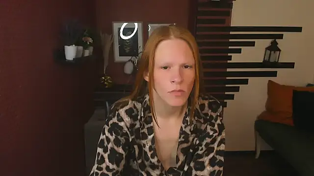 ChloeValentinee online show from November 21, 2025, 1:32 pm