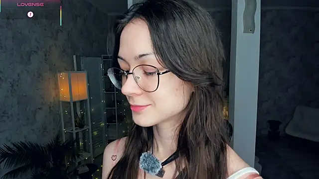 ReneeLippeatt online show from February 11, 2026, 7:19 pm