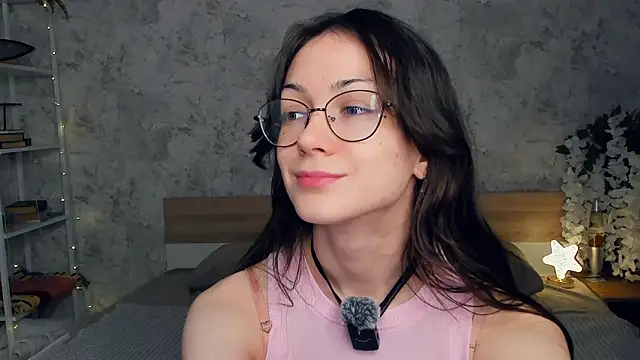 ReneeLippeatt online show from February 13, 2026, 7:21 pm