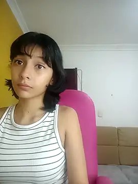 xoxo milk online show from October 5, 2025, 4:05 pm