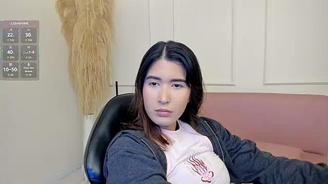 Snapshot of emiilyy_cute chatting on October 18, 2025, 12:28 pm emiilyy cute online show from October 18, 2025, 12:28 pm