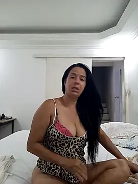 lucineia7 online show from April 4, 2026, 6:49 pm