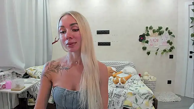 Snapshot of AlisiaCat chatting on July 18, 2026, 5:39 pm AlisiaCat online show from July 18, 2026, 5:39 pm