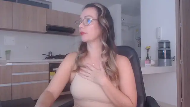 LovePaula online show from March 15, 2026, 10:54 am