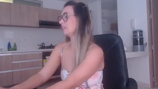 LovePaula online show from March 29, 2026, 1:16 am