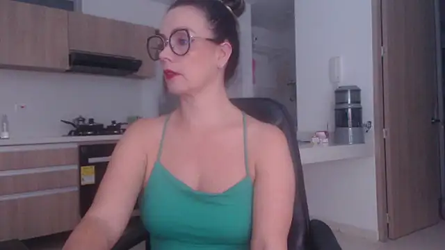 Snapshot of LovePaula chatting on June 29, 2026, 11:16 pm LovePaula online show from June 29, 2026, 11:16 pm