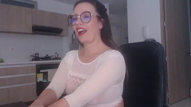 Snapshot of LovePaula chatting on July 12, 2026, 11:45 am LovePaula online show from July 12, 2026, 11:45 am