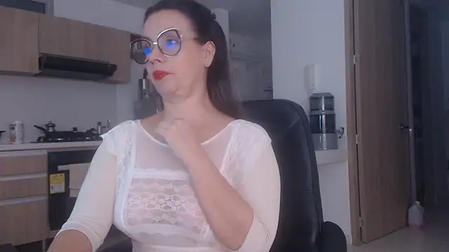 Snapshot of LovePaula chatting on July 13, 2026, 12:46 am LovePaula online show from July 13, 2026, 12:46 am