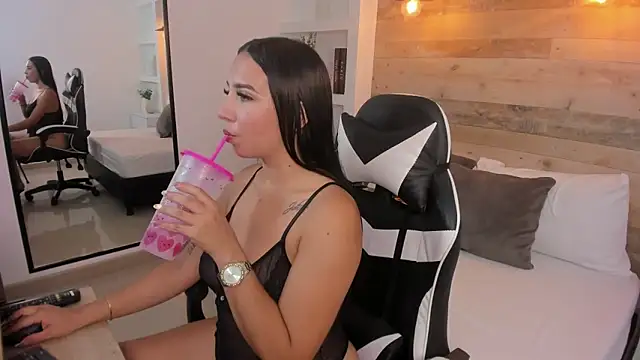 olivia willoow online show from March 3, 2026, 2:50 am