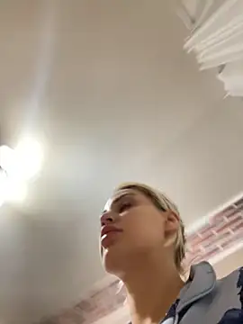 Snapshot of Giullyaxx chatting on October 22, 2025, 5:24 pm Giullyaxx online show from October 22, 2025, 5:24 pm