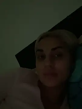 Snapshot of Giullyaxx chatting on November 14, 2025, 2:27 pm Giullyaxx online show from November 14, 2025, 2:27 pm