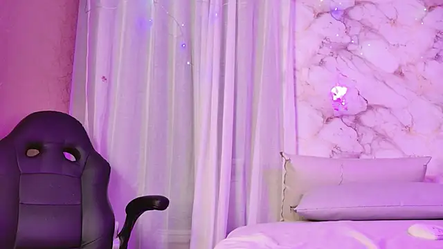 Snapshot of yliria010 chatting on October 31, 2025, 4:24 am yliria010 online show from October 31, 2025, 4:24 am