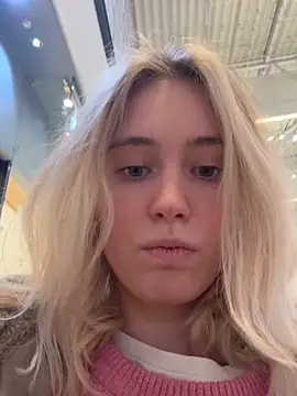 HoneyRay online show from November 14, 2025, 12:26 pm