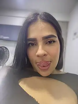 Snapshot of Valery_lux16 chatting on April 22, 2026, 9:38 pm Valery lux16 online show from April 22, 2026, 9:38 pm