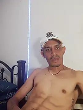 LATINO27CM online show from November 1, 2025, 10:01 pm