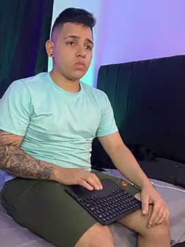 Snapshot of BoomChikaWow chatting on November 3, 2025, 12:35 am BoomChikaWow online show from November 3, 2025, 12:35 am