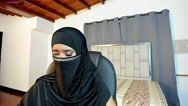 kalila latif online show from November 6, 2025, 2:56 am