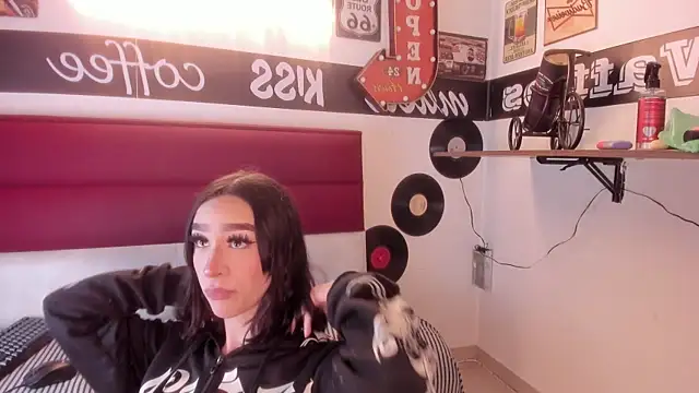 SweettPoison  online show from June 7, 2026, 1:04 pm