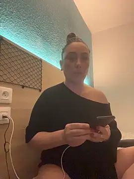 Snapshot of Reine_du_Vice84 chatting on February 18, 2026, 10:33 am Reine du Vice84 online show from February 18, 2026, 10:33 am