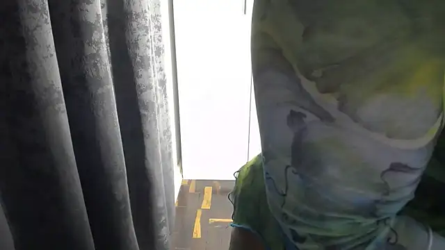 Juiceybileh online show from November 9, 2025, 8:51 pm