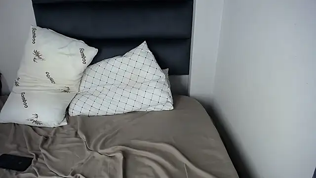 Juiceybileh online show from November 25, 2025, 9:26 pm