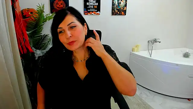 Snapshot of Moon_Veloure1 chatting on October 21, 2025, 4:02 am Moon Veloure1 online show from October 21, 2025, 4:02 am