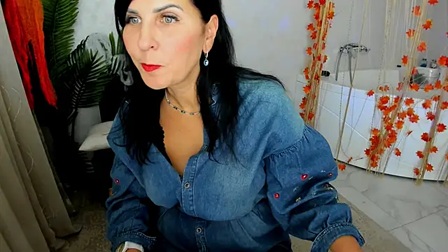 Snapshot of Moon_Veloure1 chatting on November 5, 2025, 4:01 am Moon Veloure1 online show from November 5, 2025, 4:01 am