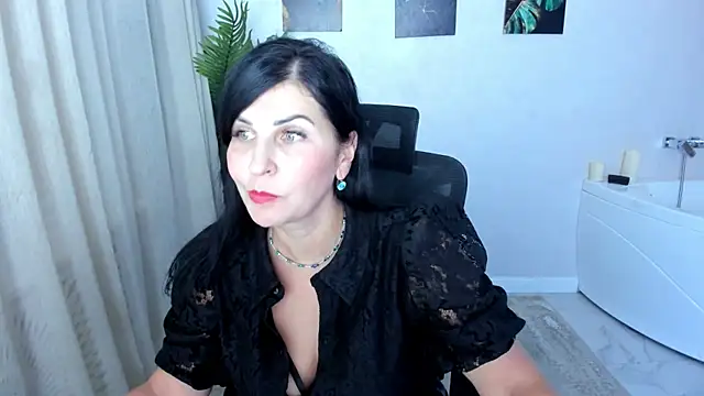 Snapshot of Moon_Veloure1 chatting on November 9, 2025, 12:25 pm Moon Veloure1 online show from November 9, 2025, 12:25 pm