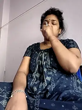 Deborbhavi222 online show from February 18, 2026, 5:58 am