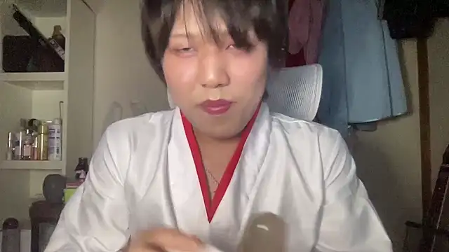 Snapshot of nuu1_221 chatting on October 25, 2025, 5:51 pm nuu1 221 online show from October 25, 2025, 5:51 pm