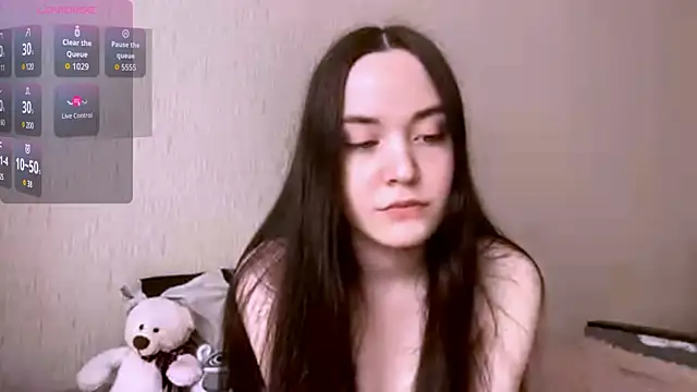 VividSienna online show from April 13, 2026, 9:48 am